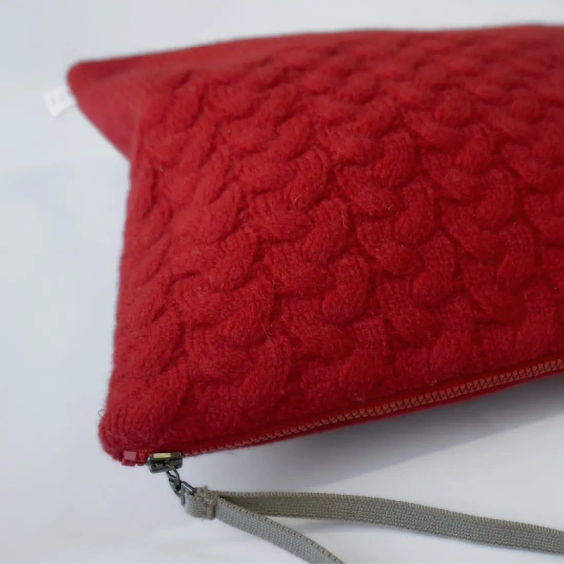 クラッチバッグ ストラップ付き