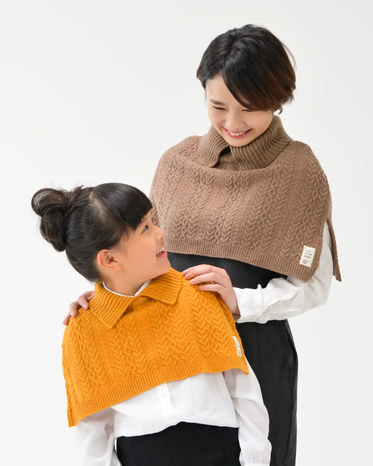 【Autumn Sale】ケーブル編みケープ ウール100%